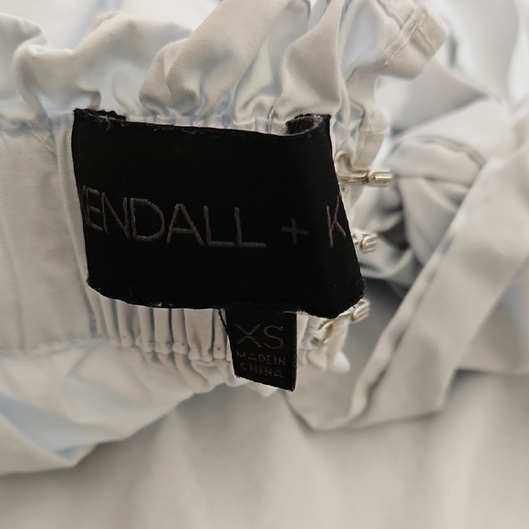 KENDALL AND KYLIE WOMENS Blue CROP TOP  XS adjustable straps - Picture 2 of 6